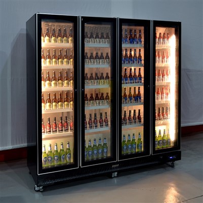 Weinkühler mit mehreren Türen